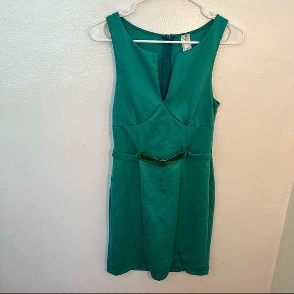 Gracie Sleeveless V-Neck Mini Dress Green - Picture 2 of 10